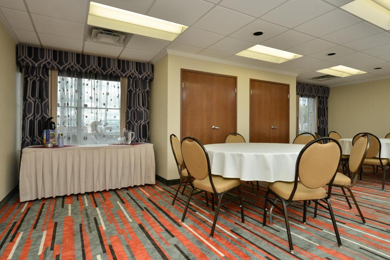 Holiday Inn Express Boston-Milford By Ihg Kültér fotó